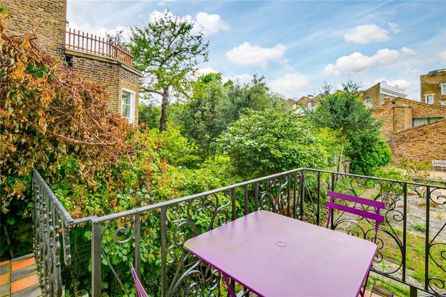 Flat to rent in Chepstow Villas, London