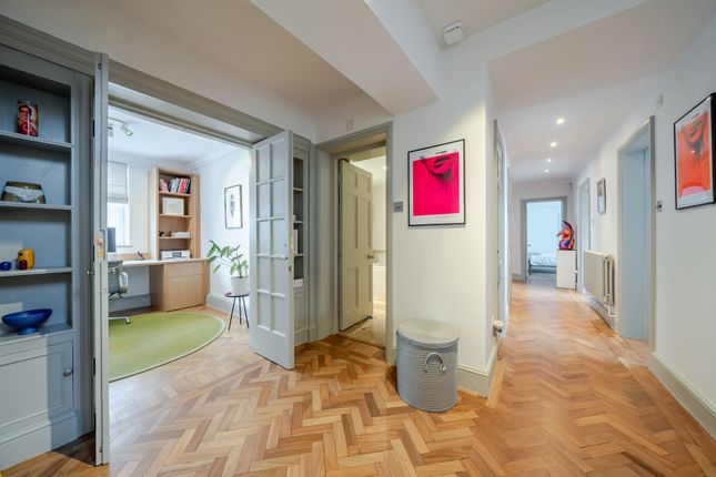 Flat 1, 1, The Paragon, London photo 4