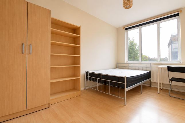 Flat 14, Seagrave Close, Wellesley Street, London photo 4