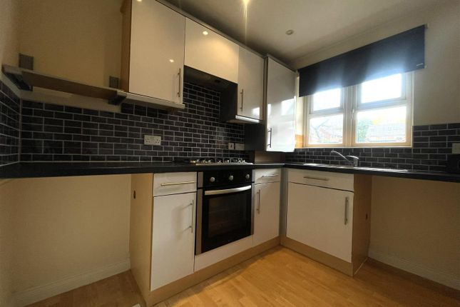 16, Lakeview Chase, Leicester photo 3