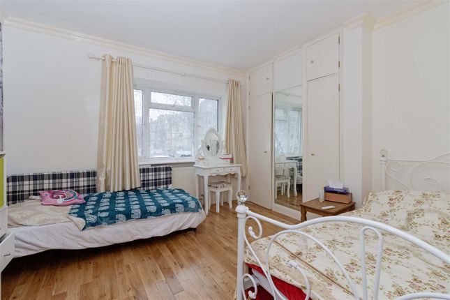 Flat for sale in Eaton Gardens, Hove