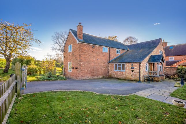 Country house for sale in Windmill Hill Lane, Chesterton, Warwickshire
