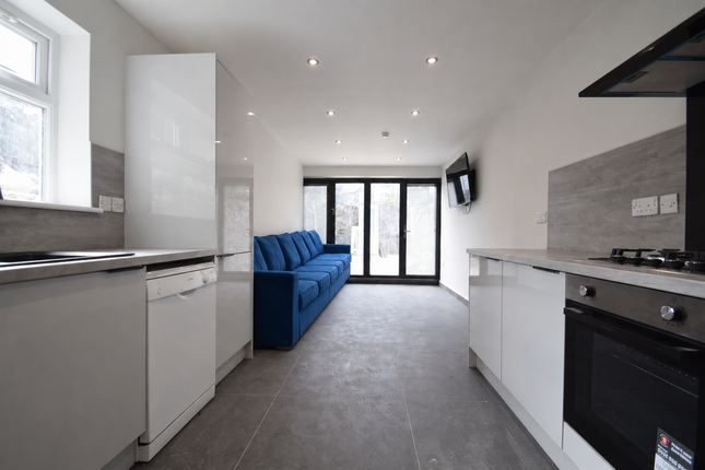 6-bed terraced on Whitchurch Place, Caridff, £3,600/mo