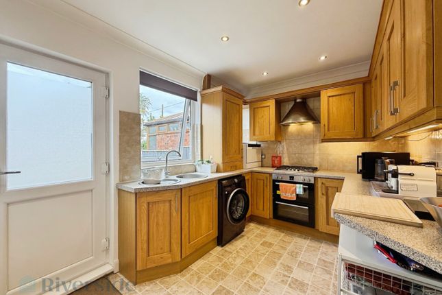 29, Aston Road, Hull photo 4