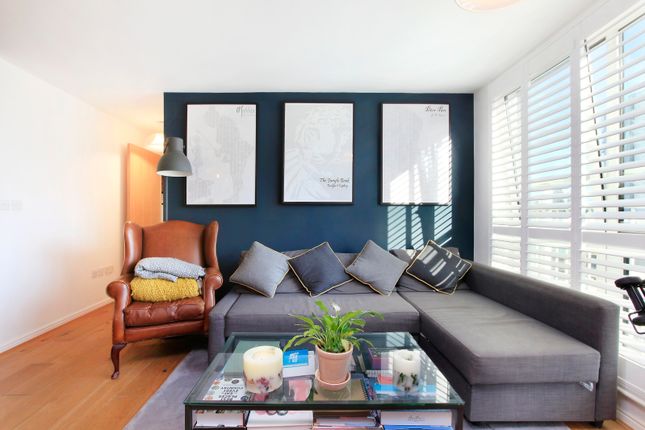 Flat for sale in Oyster Wharf, 18 Lombard Road, Battersea, London