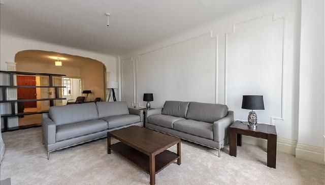 Flat to rent in Park Road, St Johns Wood, London