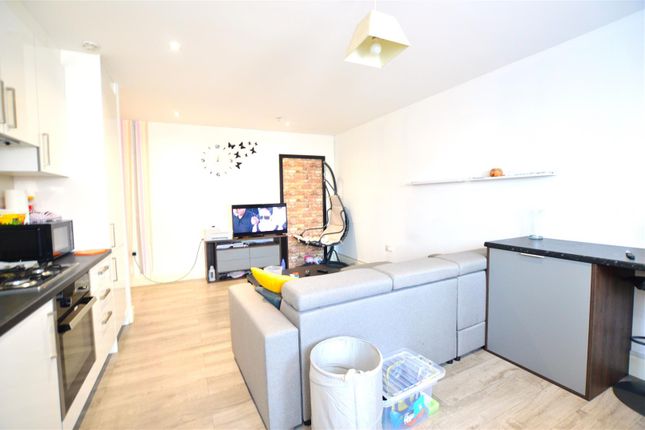Flat 2, Chancellor House, Slough photo 3
