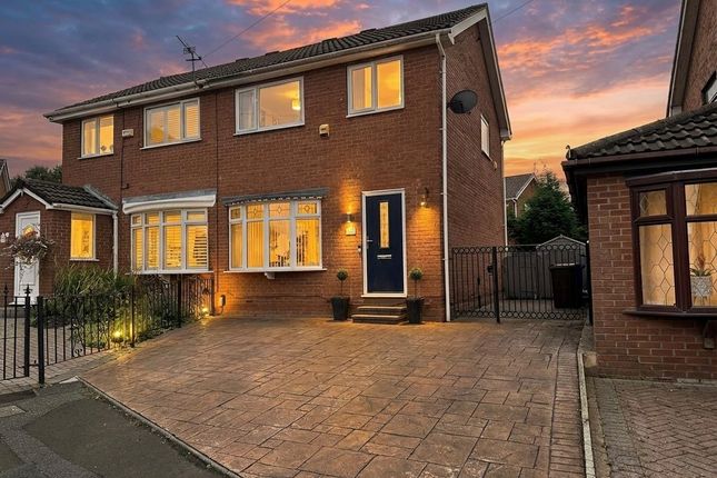3-bed house on 25, Oval Drive, Dukinfield, £255,000