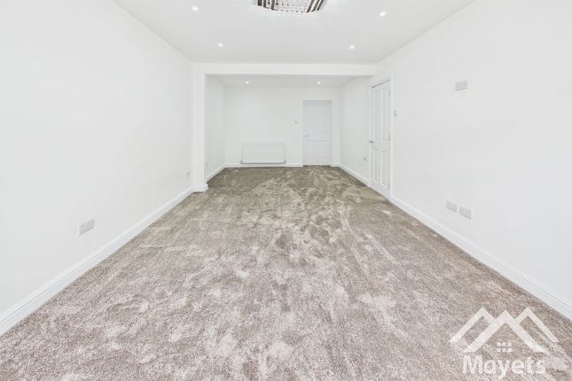 6 Audley Lane, Blackburn photo 3