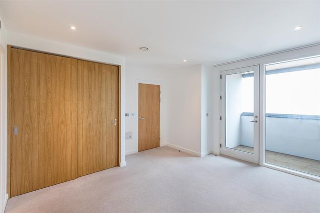 13, 205, Holland Park Avenue, Holland Park photo 5