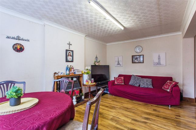 28, Aysgarth Avenue, Lancashire photo 4