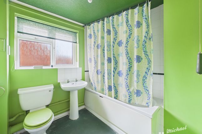 14 Bracken Way, Aylesbury photo 4