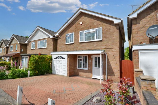 Thumbnail Detached house for sale in Newbury Close, Luton