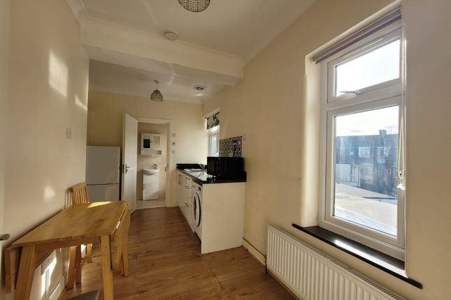 1 Avondale Crescent, Ilford photo 3