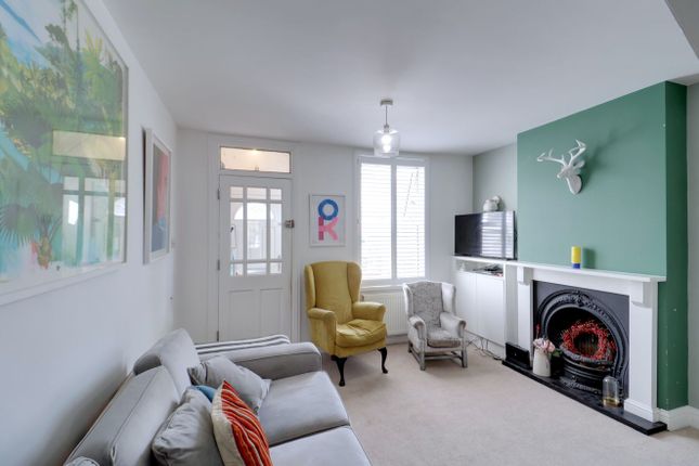38, Melville Road, Rainham photo 4