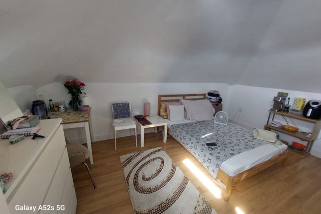 Garratt Road, Edgware photo 2