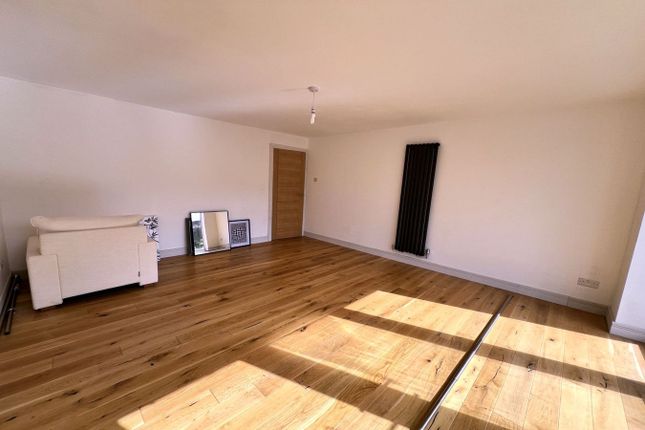 4 Orchard Close, North Street, Abergavenny photo 4