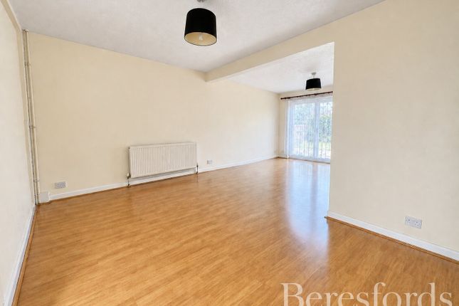 8, Marasca End, Colchester photo 2