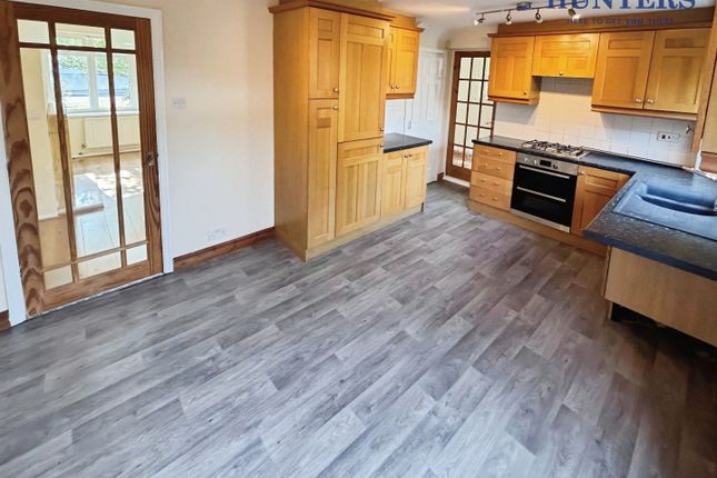 2, Lewis Close, Lichfield photo 4