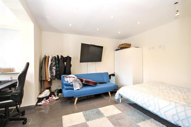7, Gloucester Road, Guildford photo 3