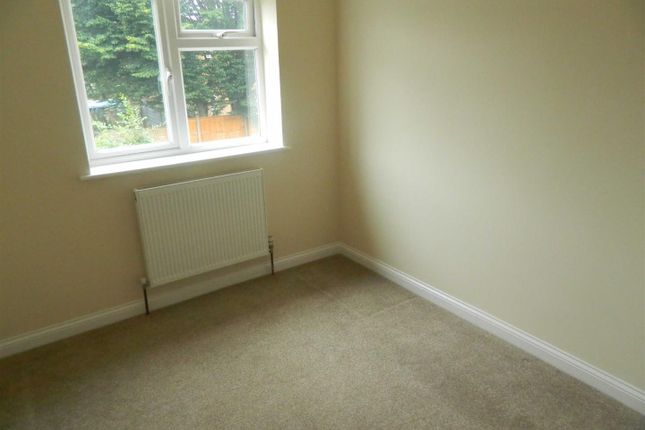 4, Douglas Road, Slough photo 4