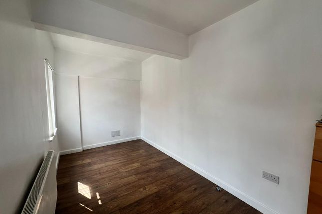 55, Pontefract Road, Castleford photo 4