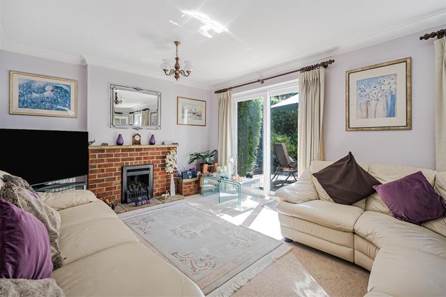 7, Beechwood Close, Hertford photo 2