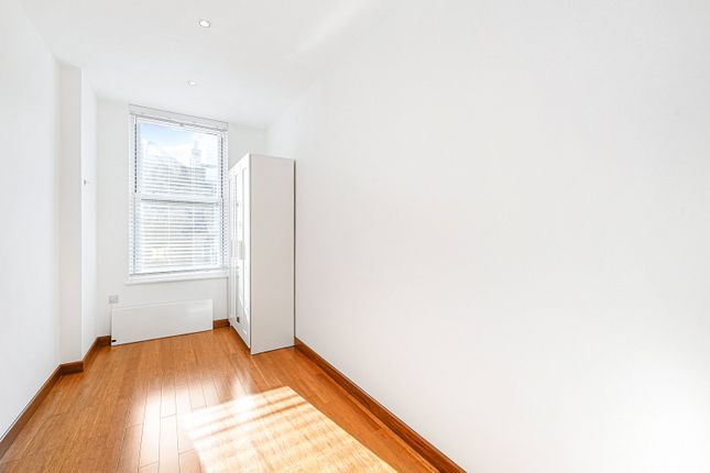 Flat to rent in Museum Street, London