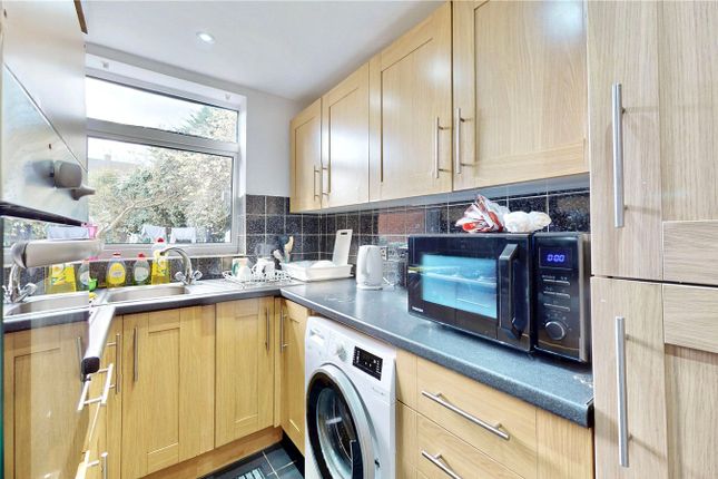 8, Cranborne Waye, Middlesex photo 3