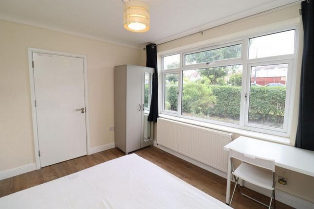 Thumbnail Room to rent in Camrose Avenue, Edgware