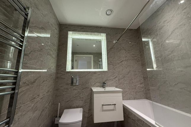 Flat 7, Leat House, Newbury photo 3