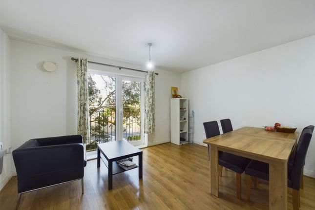 9 Ashcombe Court,, London Road, Surrey photo 3
