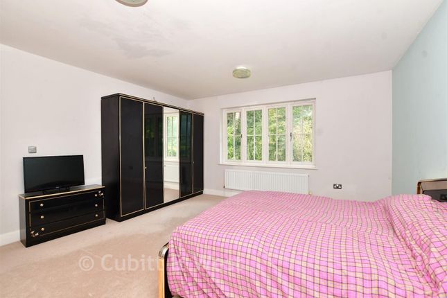 Watergate, The Warren, Kingswood photo 3