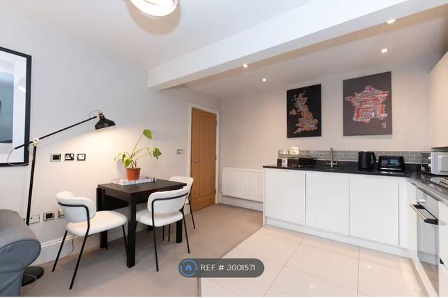 Flat, Oak Hill, Surbiton photo 5