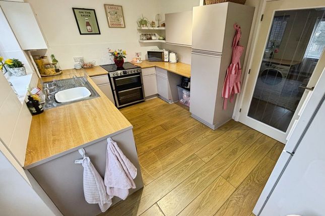10 Perivale Way, Stourbridge photo 4