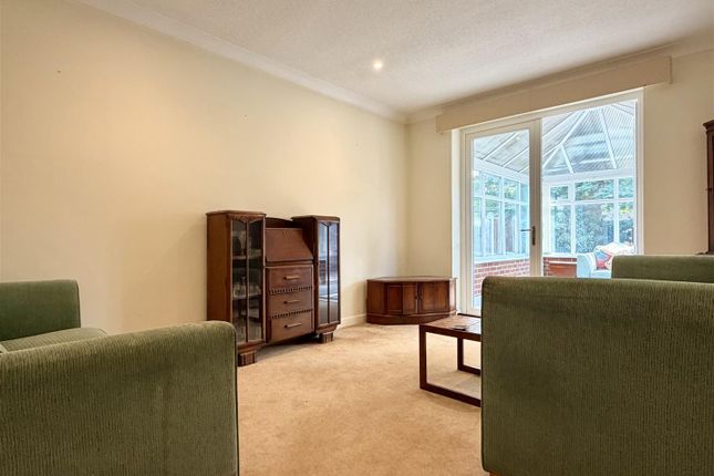 41, St. Marys Crescent, Doncaster photo 2