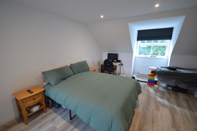 3 Buckland Gardens, Lymington, Hampshire photo 4
