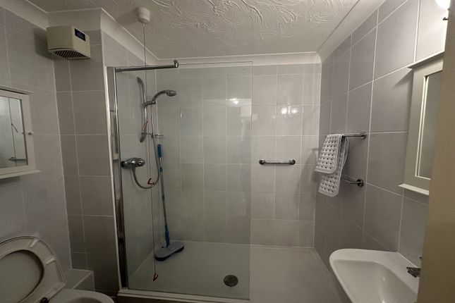 Flat 7, Dellers Court, Dellers Wharf, Taunton photo 4