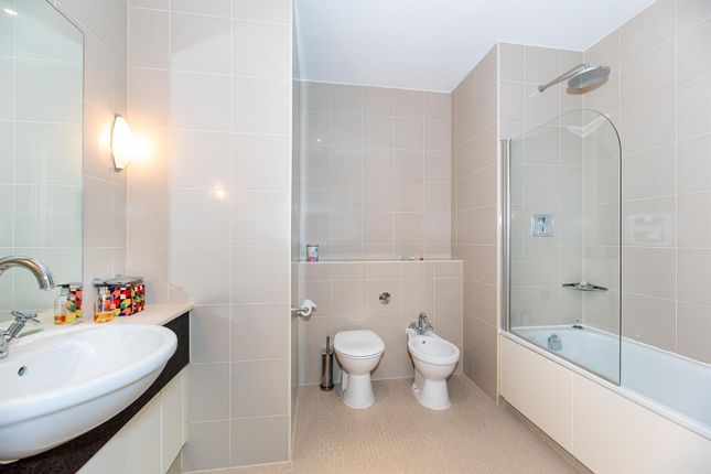 Flat for sale in 8 Dean Ryle Street, Westminster, London