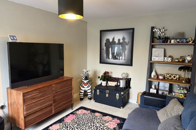 2, Springfield Drive, Derbyshire photo 3