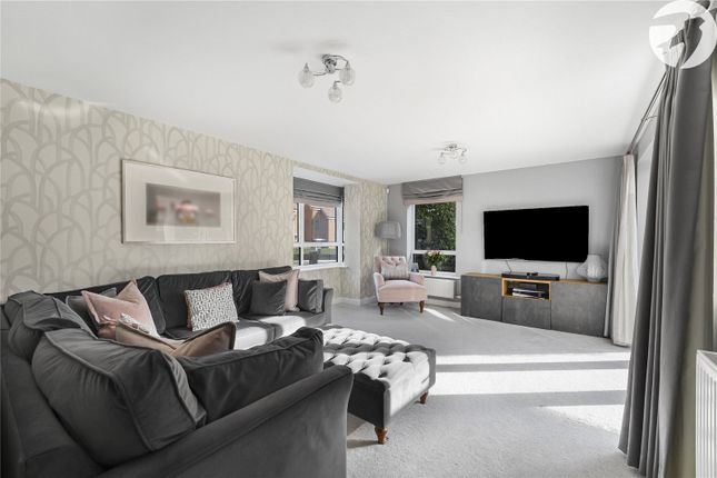 19, Giles Drive, Ebbsfleet Valley photo 2