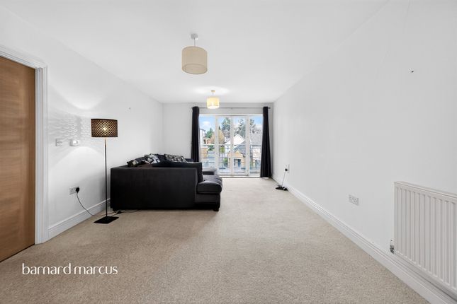 Flat 32, Apsley House, 2, Holford Way, London photo 3
