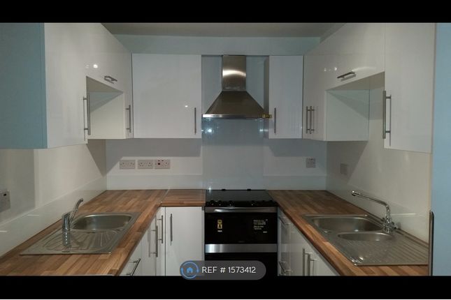 Flat to rent in Raffles House, London