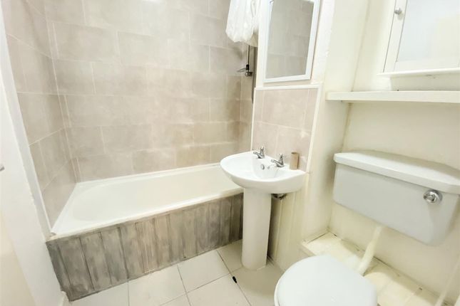 Flat for sale in Molyneux Court, Broadgreen, Liverpool