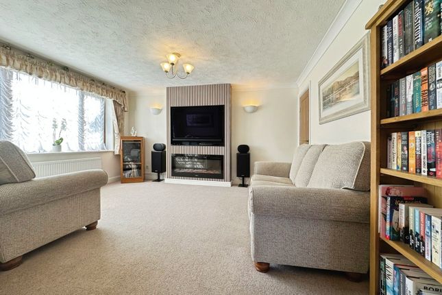 2, Richmond Drive, Perton, Wolverhampton photo 4