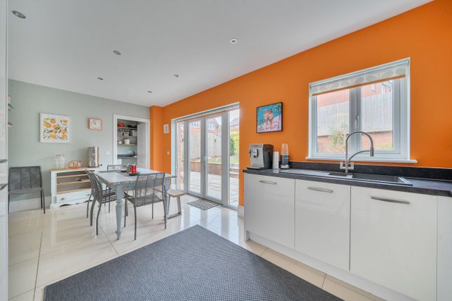 44 Bishops Way, Exeter photo 2