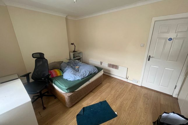 Shared accommodation to rent in Grafog Street, Swansea, Port Tennant