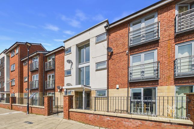 Flat 13, 3, Falconwood Way, Manchester photo 2