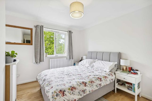 Flat for sale in Broomhill Road, London