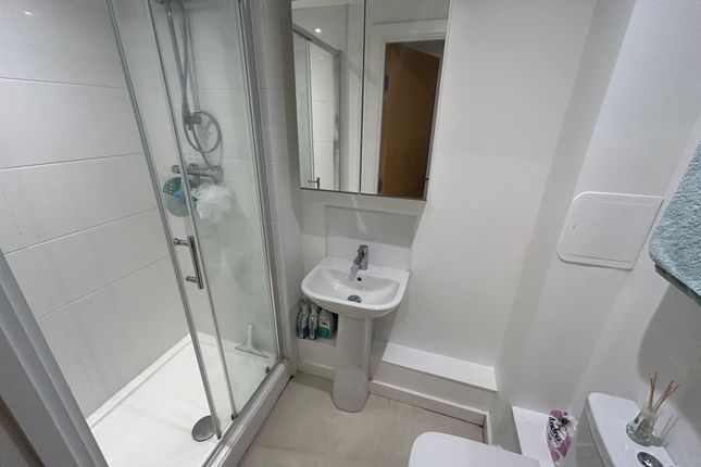 Flat 14, 130 London Road, Newcastle photo 4
